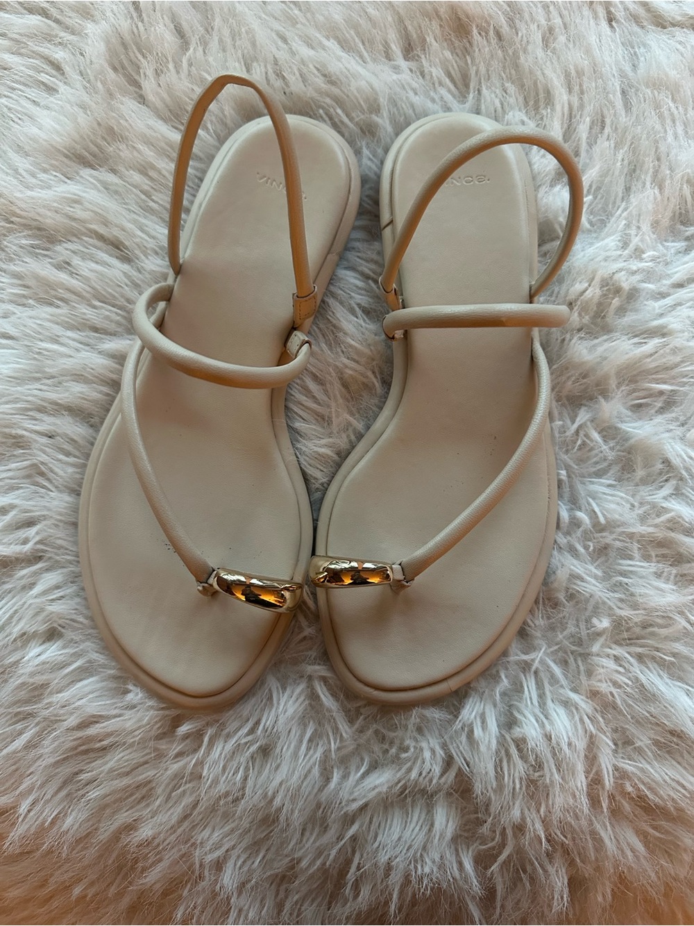 Vince Lucila Nude Leather Toe-Ring Sandal with Gold Accent - Picture 4 of 12
